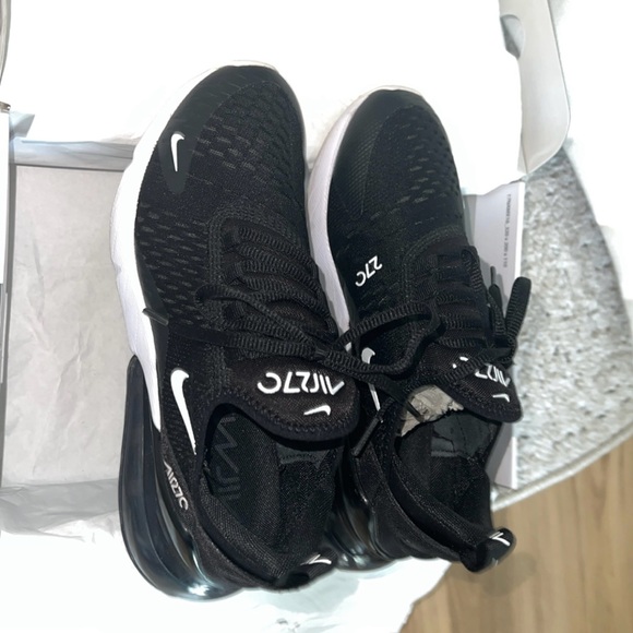 Nike Air Max 270 - Picture 3 of 6